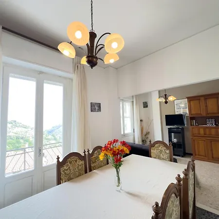 L&r - Casa Illiade Con Parcheggio Libero, Terrazza Panoramica E Wi-fi Lägenhet